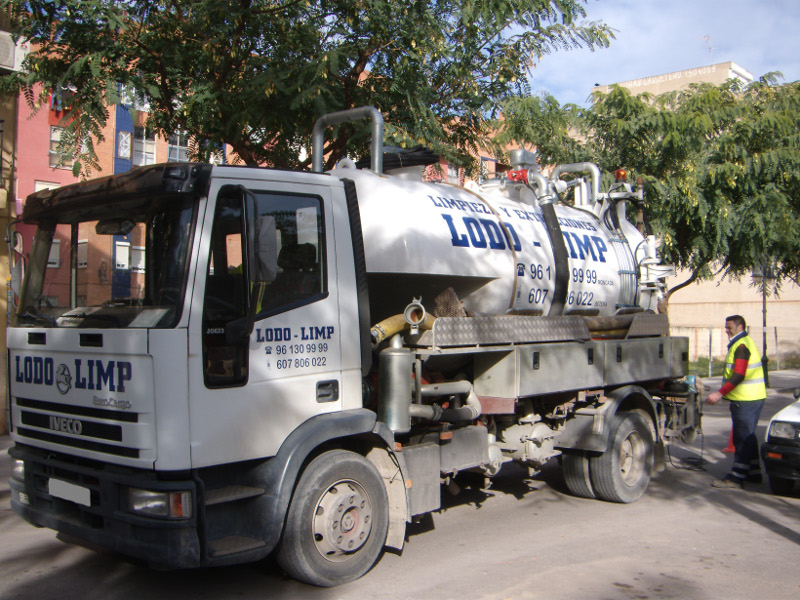 foto002 transporte de residuos, Transporte de residuos líquidos. Lodolimp es tu aliado en la gestión de residuos, Desatascos Valencia Lodolimp